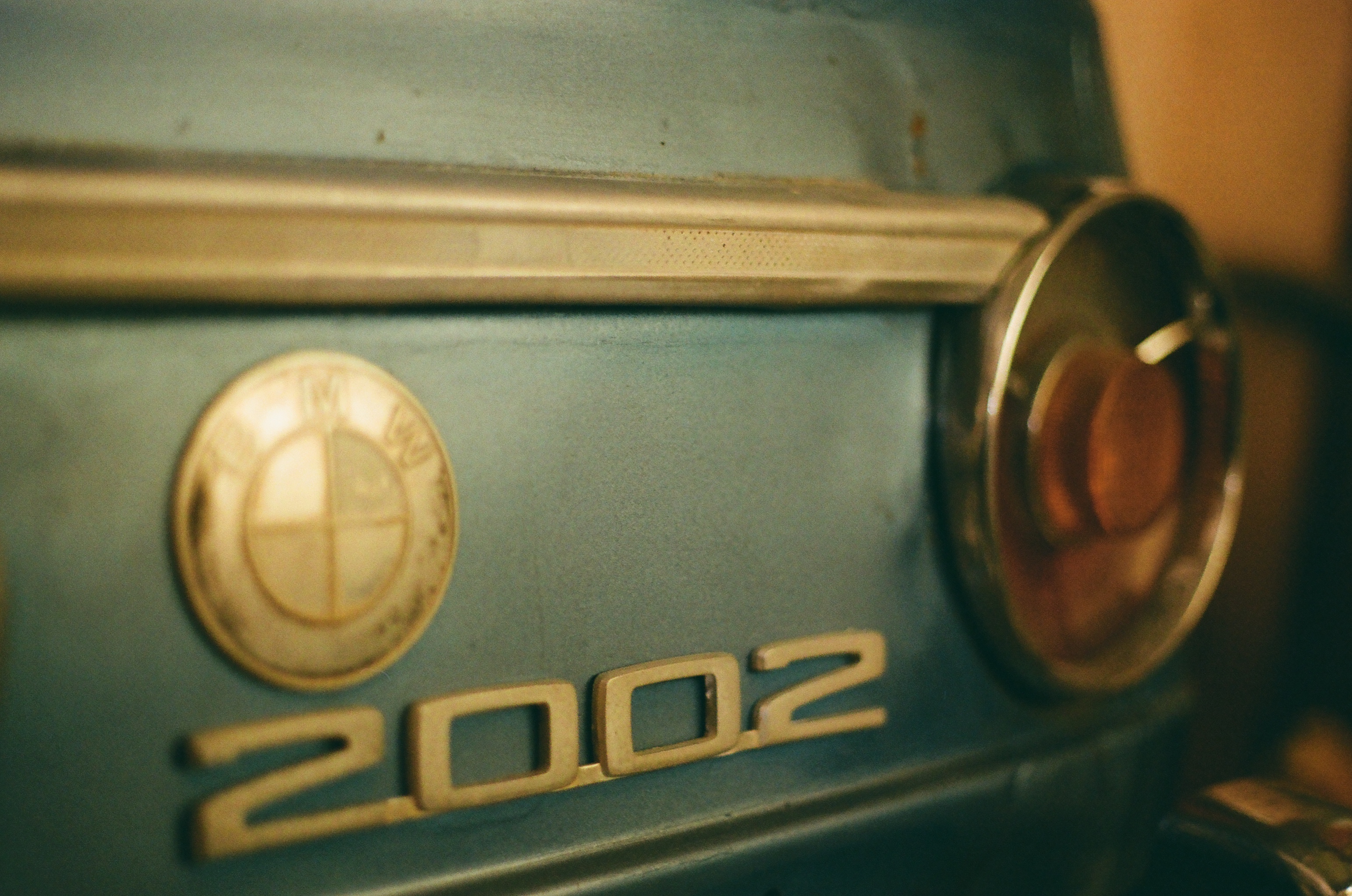 BMW 2002 badge detail